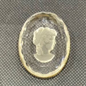 Translucent cameo pendant